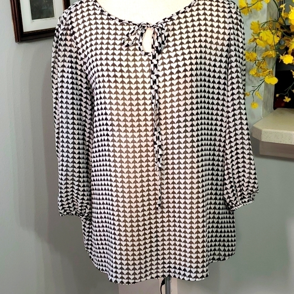 PLEIONE WOMEN'S TOP blackw/whiteβ hearts. Sheer fabric Tie at neck ANTHROPOLOGIE
